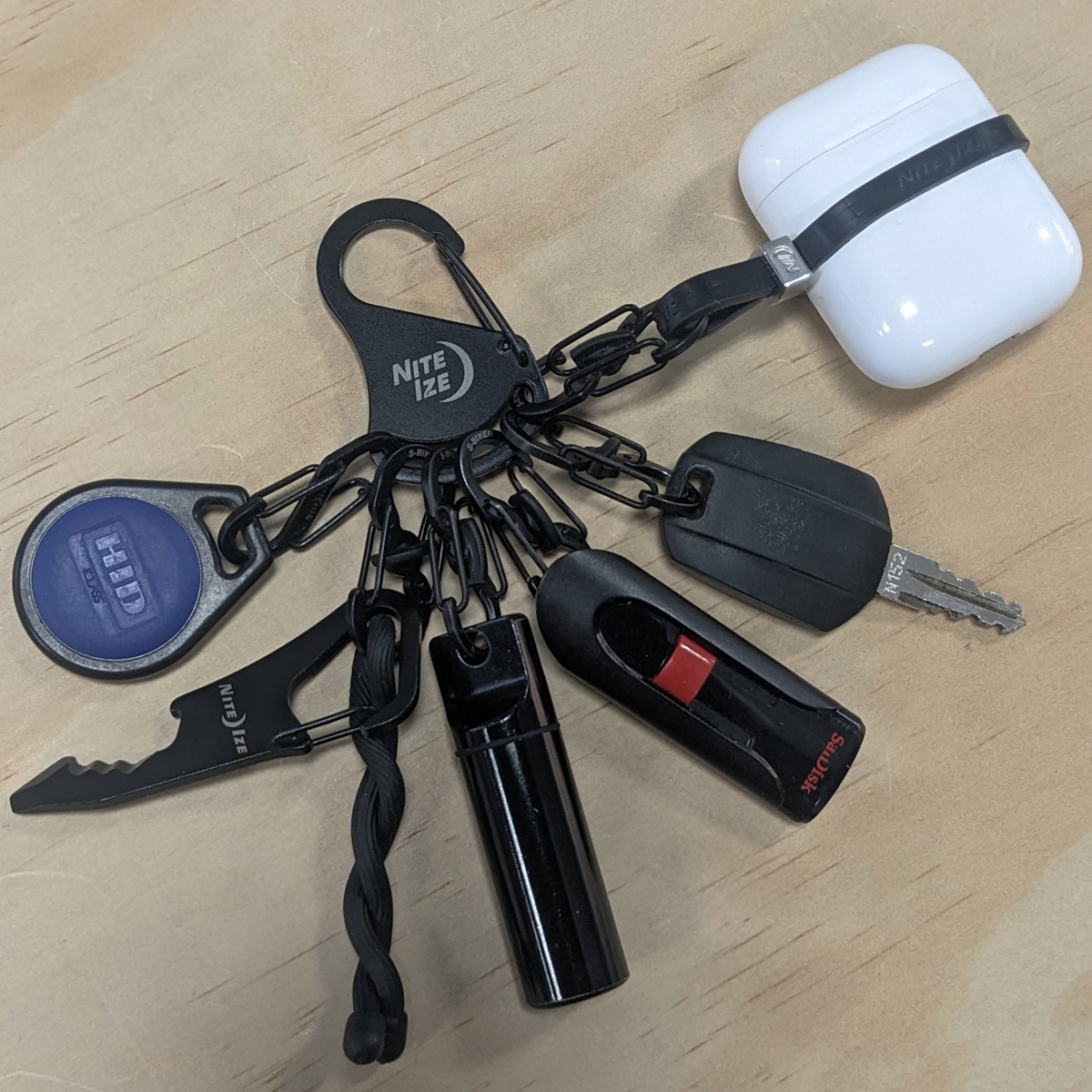  KeyRack Steel S-Biner holding everyday carry items